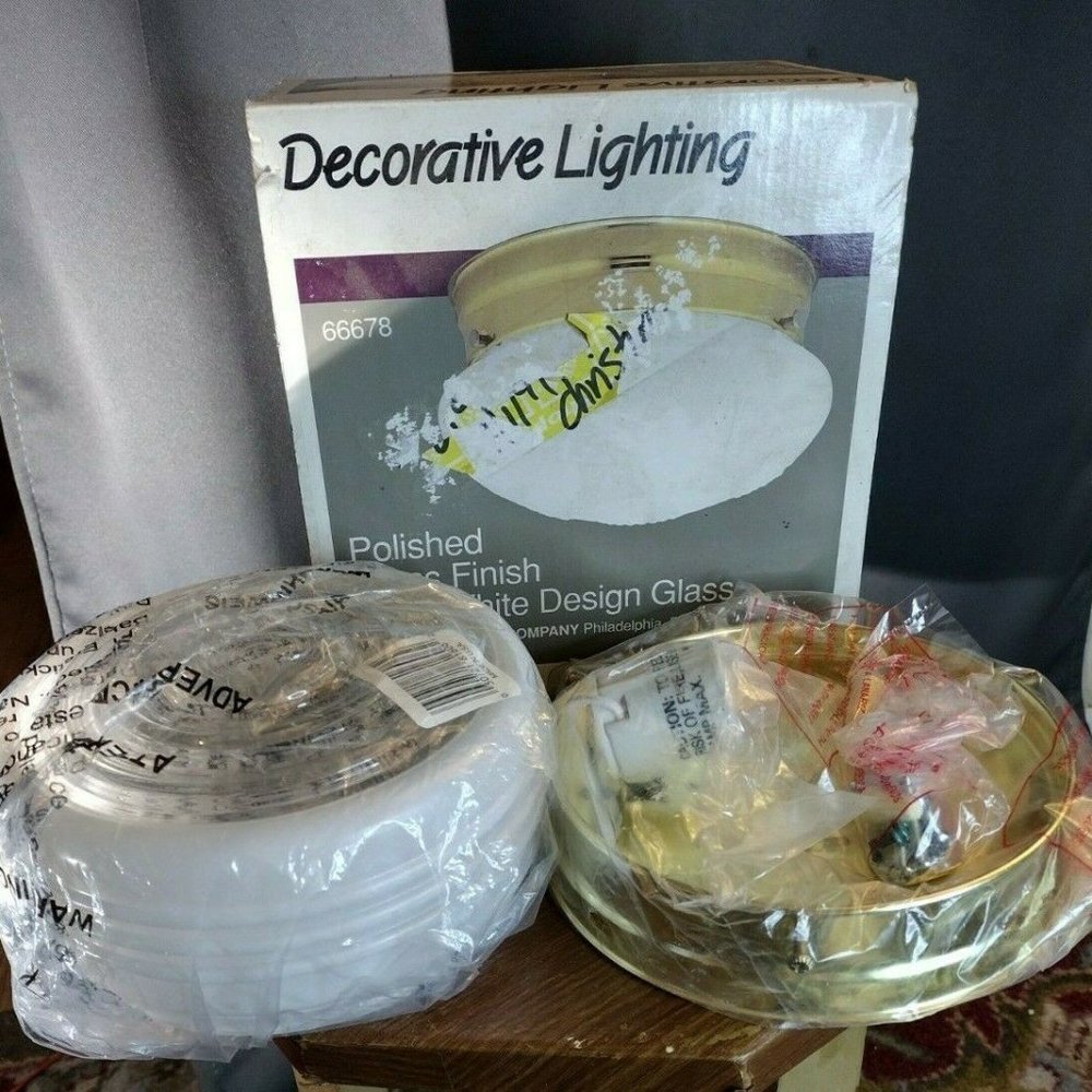 FLUSH MOUNT Ceiling Light  W/ POLISHED BRASS FINISH - NWT